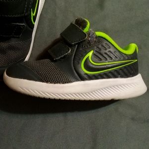 Toddler nike shoes